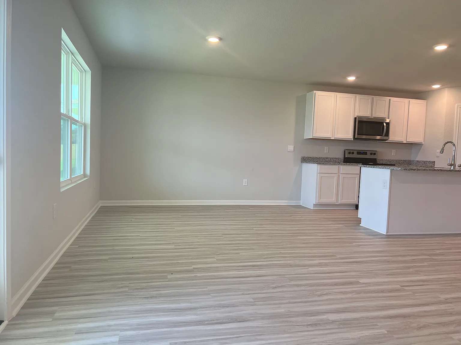 4 bed, 2.0 bath, 2031 sqft, $2,200 — Photo 4