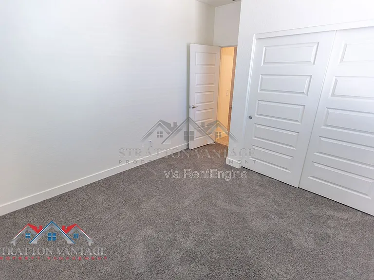 16264 W Canterbury Dr — Photo 9