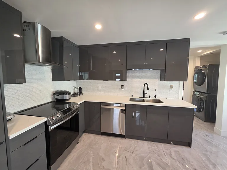 525 Stanford Rd — Photo 6