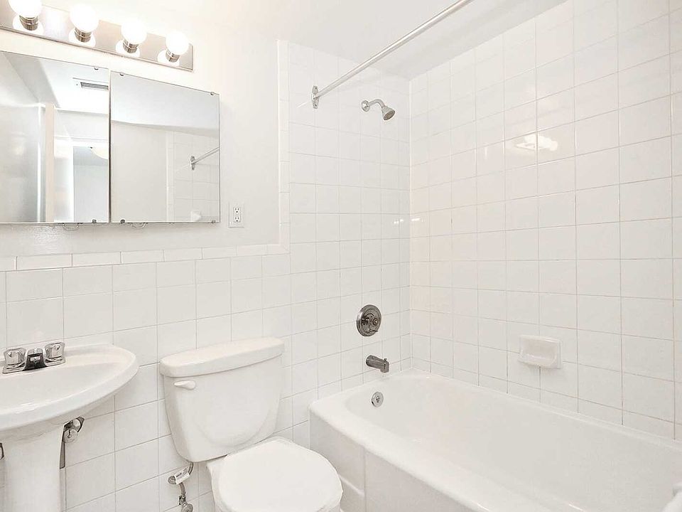 2nd image of 494 Avenue Rd #52