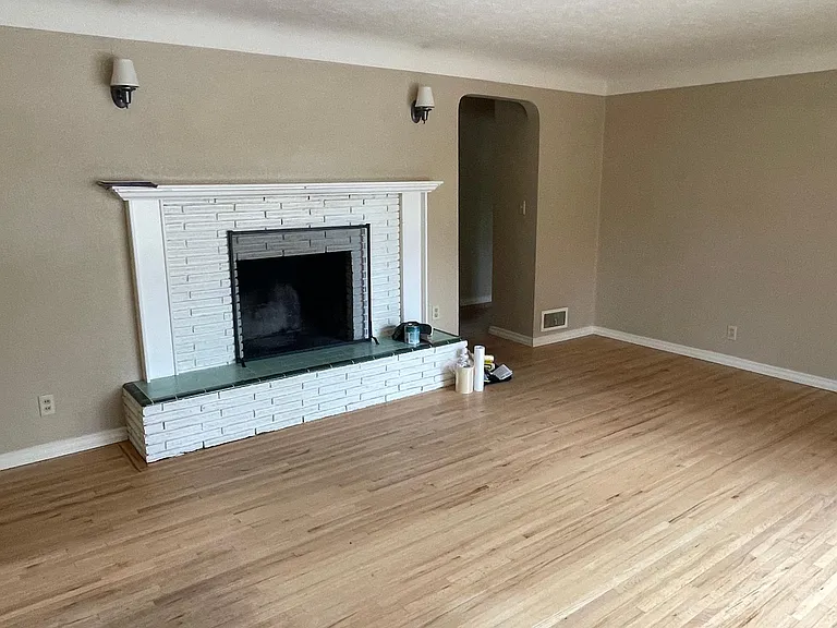 223 W 22nd Ave — Photo 4