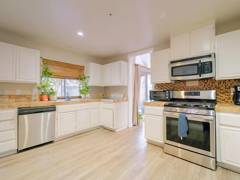 13584 E Sutter Ct — Photo 8