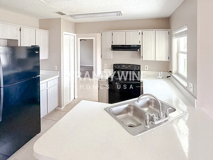 7108 Steffie Ln — Photo 9