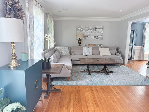 4th image of 2516 Melaway Dr