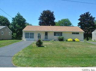 43 Macarthur Rd, Baldwinsville, NY 13027