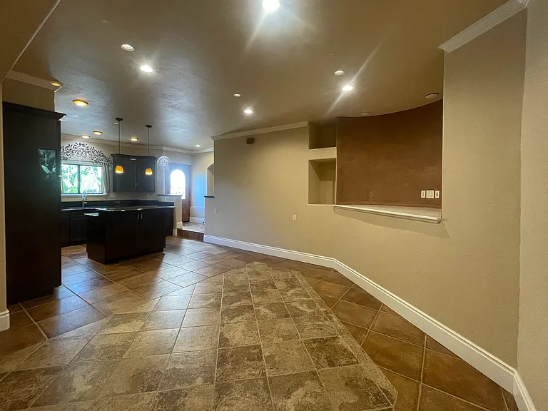 2355 Castlegate Ln — Photo 10