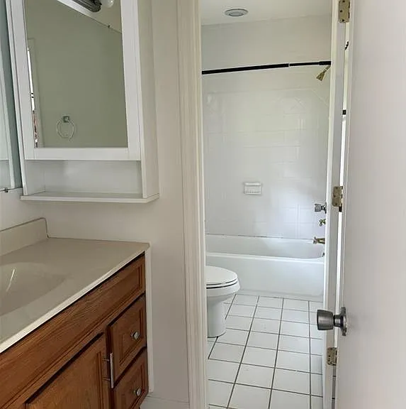 2404 Elmwood Cir SE — Photo 9