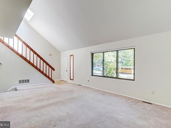 5th image of 1266 Green Holly Dr