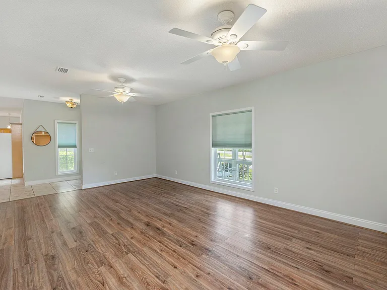 322 Crescent Dr — Photo 8