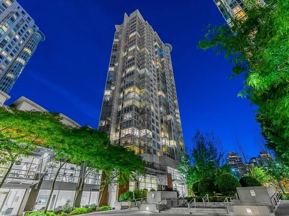 198 Aquarius Mews #2207, Vancouver, BC V6Z 2Y4