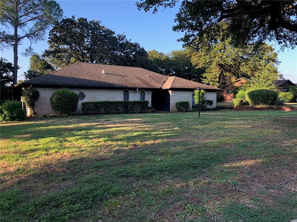 1st image of 303 Oak Crest Hill Dr
