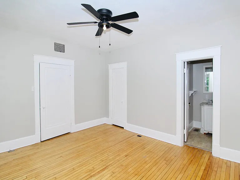2035 Broadway St — Photo 9