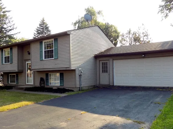 40 Woodgate Dr, Buffalo, NY 14227