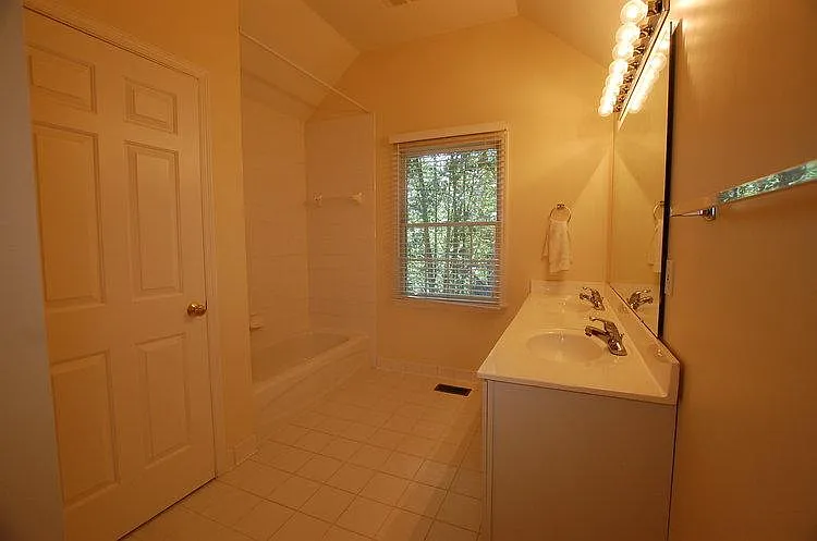 3450 Golden Ave #6 — Photo 16