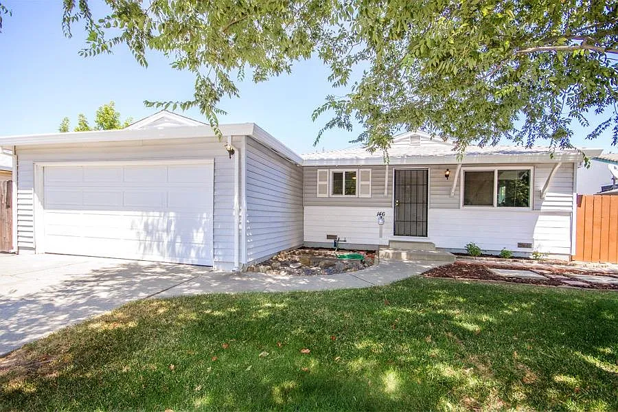146 Sierra St photo 1