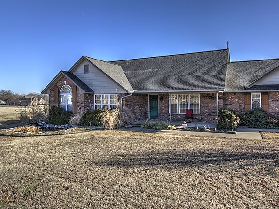 3rd image of 449 Twin Creeks Ln