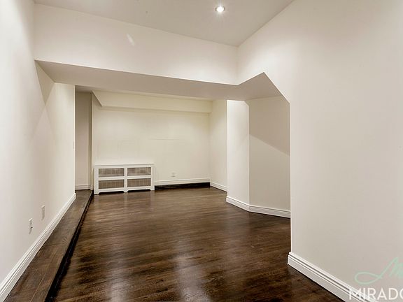3rd image of 10 E 13th St APT Lj