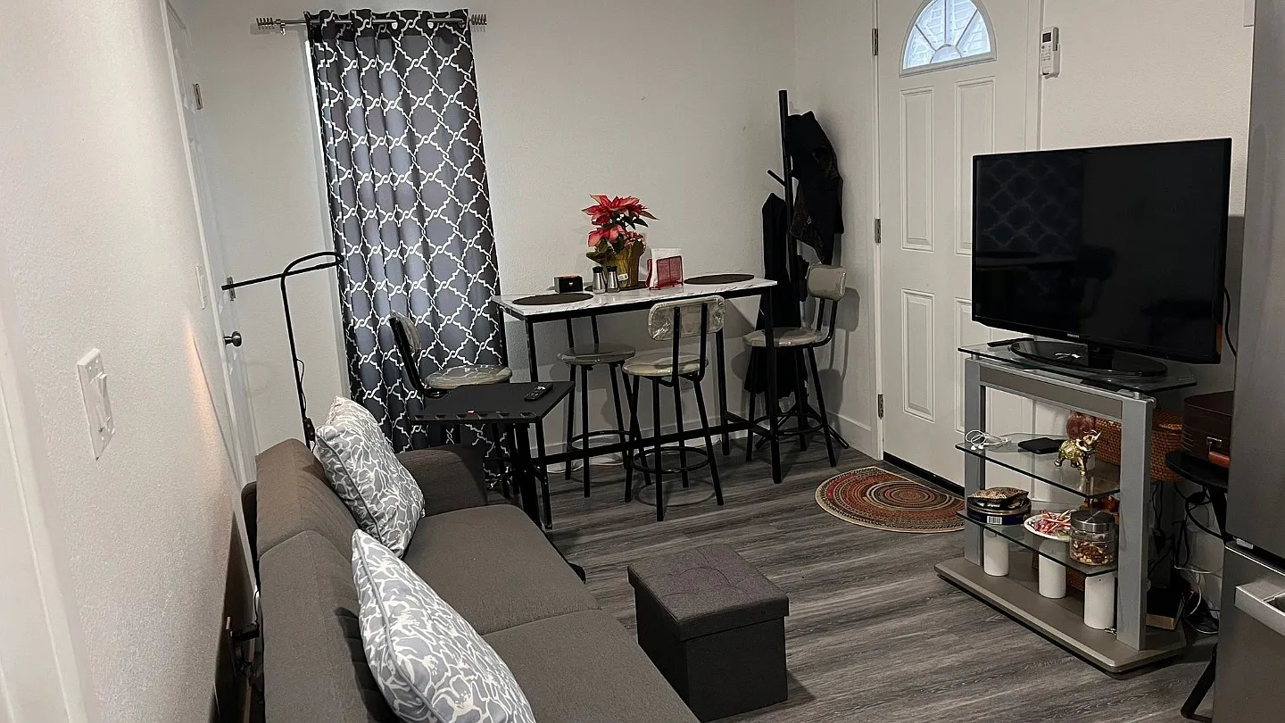 1 bed, 884 sqft, $1,700 — Photo 3