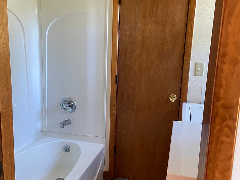 3/4 bath with laundry area