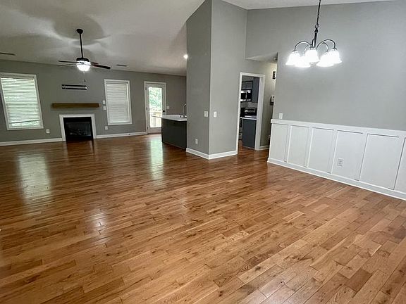 4th image of 35 New Bedford Cir