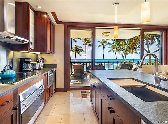 3rd image of 92-102 Waialii Pl #B-209