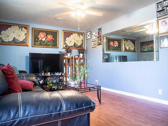 3rd image of 112 Glenrose Cir