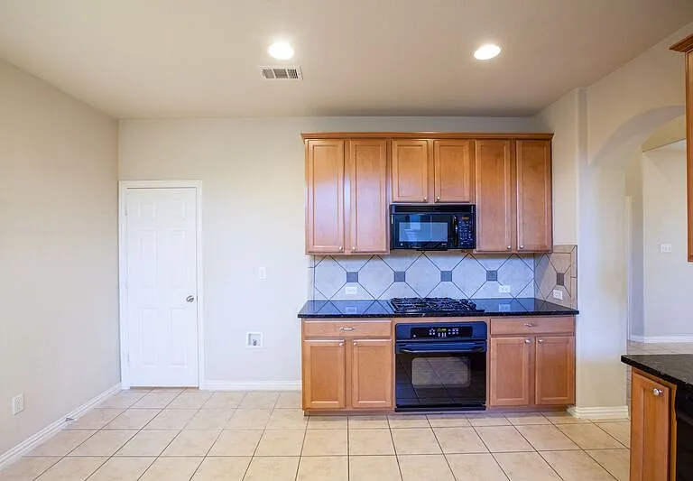 2805 Gooseberry Dr — Photo 8