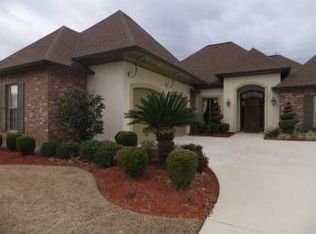 9038 Fox Gate Dr, Baton Rouge, LA 70809