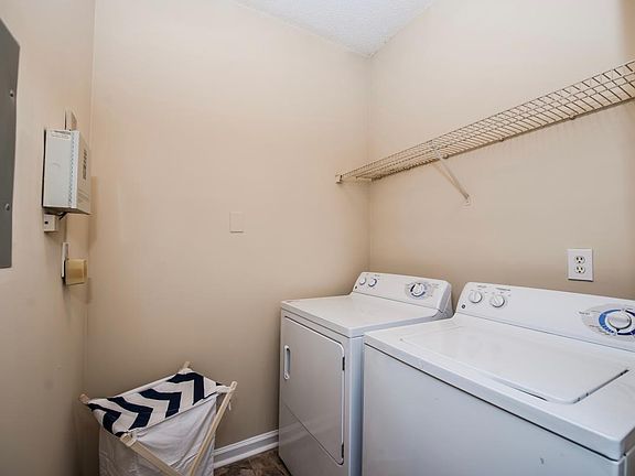 4th image of 409 Waterford Lndg