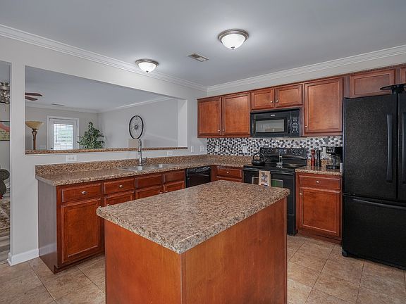 2nd image of 402 Wichita Dr