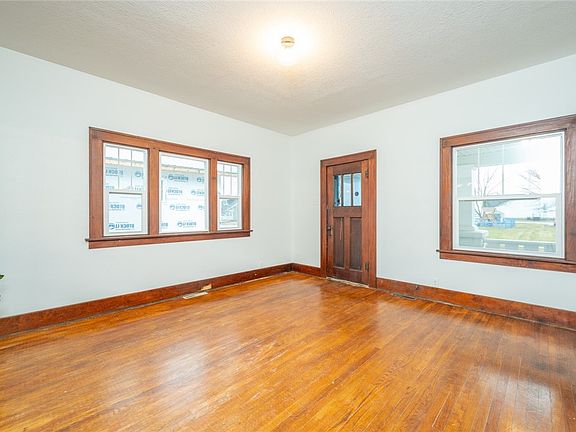 5th image of 104 NW 1st St