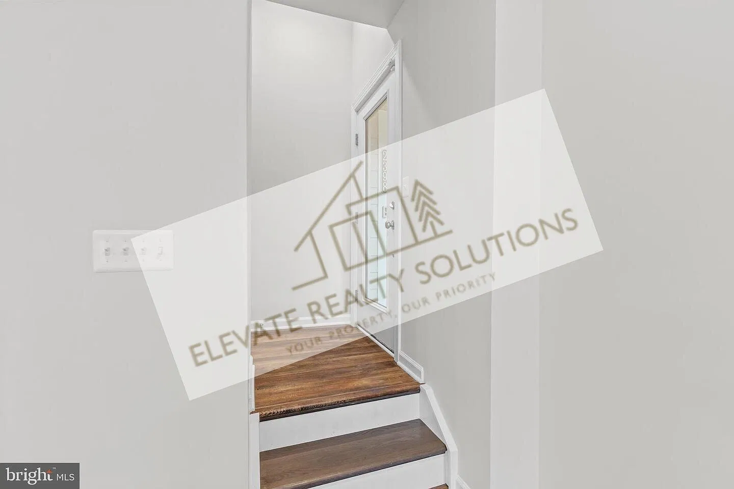 3 bed, 2.0 bath, 1845 sqft, $3,900 — Photo 4