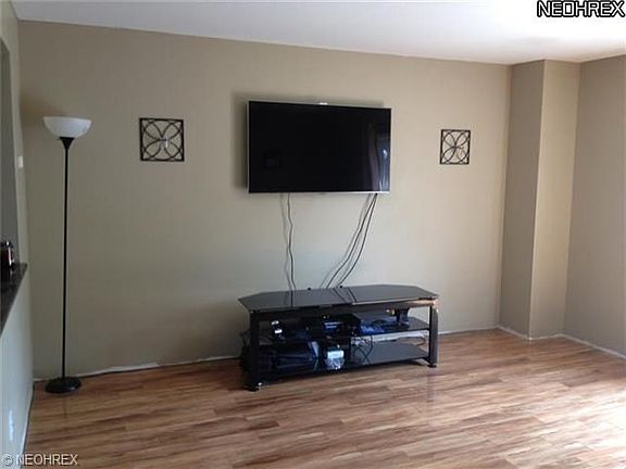 2nd image of 1203 Summerfield Ln NE