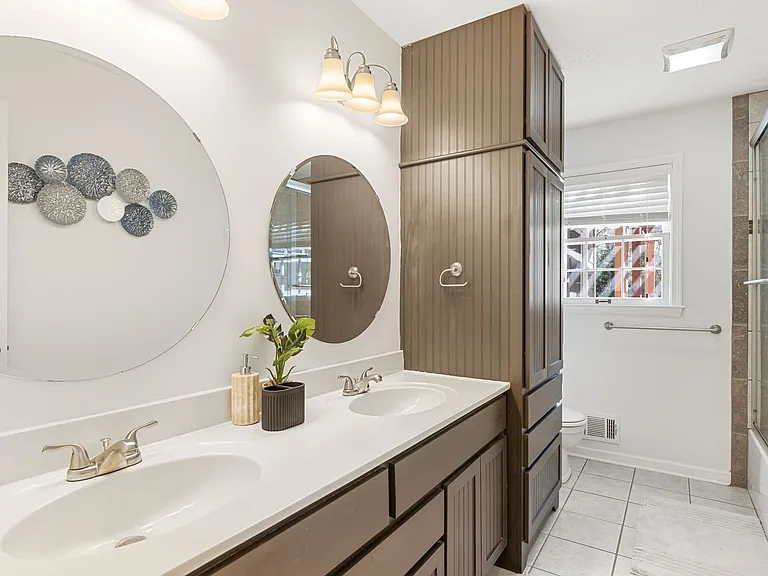 2726 Whitehurst Dr NE — Photo 22