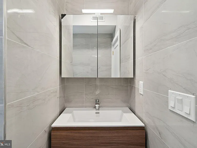 1822 Chestnut St #3R — Photo 21