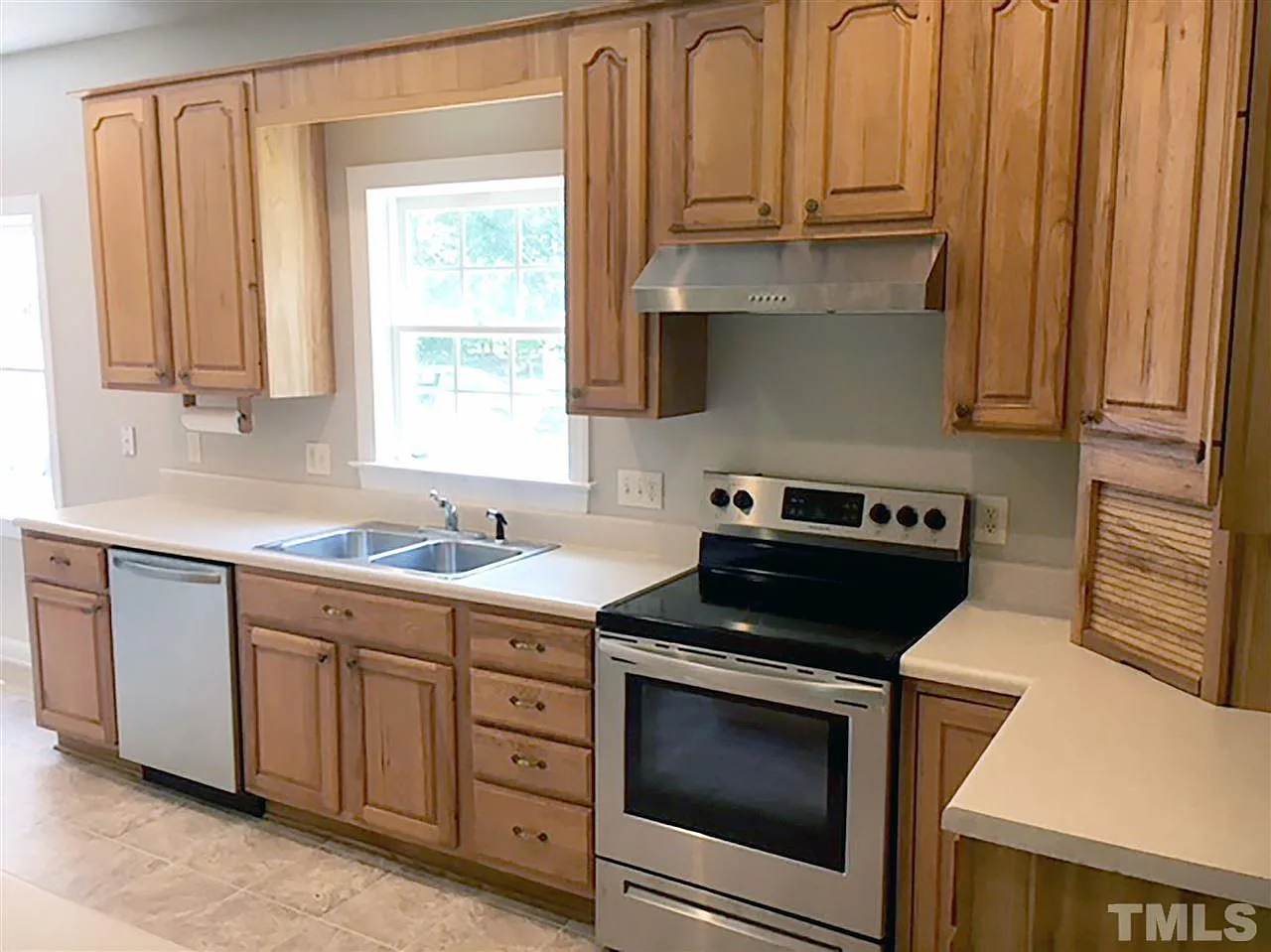 4 bed, 3.5 bath, 2864 sqft, $2,995 — Photo 3
