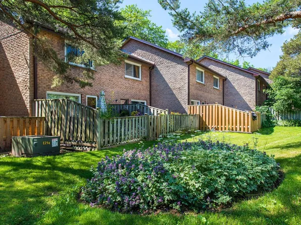 452 Arlington Blvd #548, Burlington, ON L7N 2S4