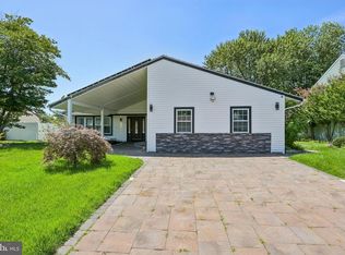 132 Arbor Meadow Dr, Sicklerville, NJ 08081