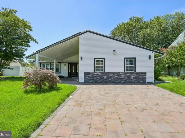 132 Arbor Meadow Dr, Sicklerville, NJ 08081