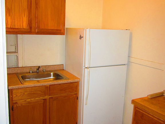 4th image of 1414 W Pratt Blvd APT 220