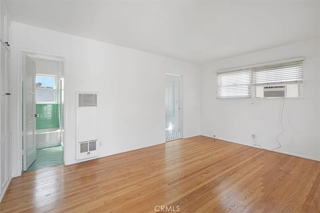Studio, 450 sqft, $1,998 — Photo 2