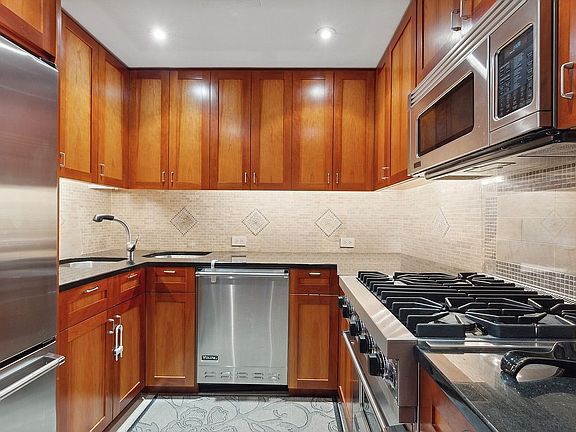 3rd image of 253 W 73rd St APT 15B