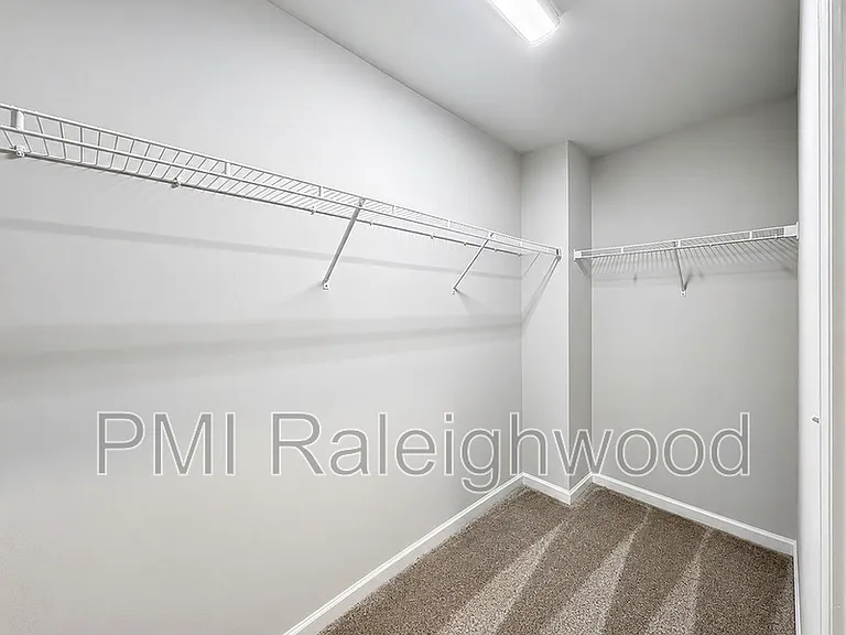 136 Kobus Ct — Photo 15