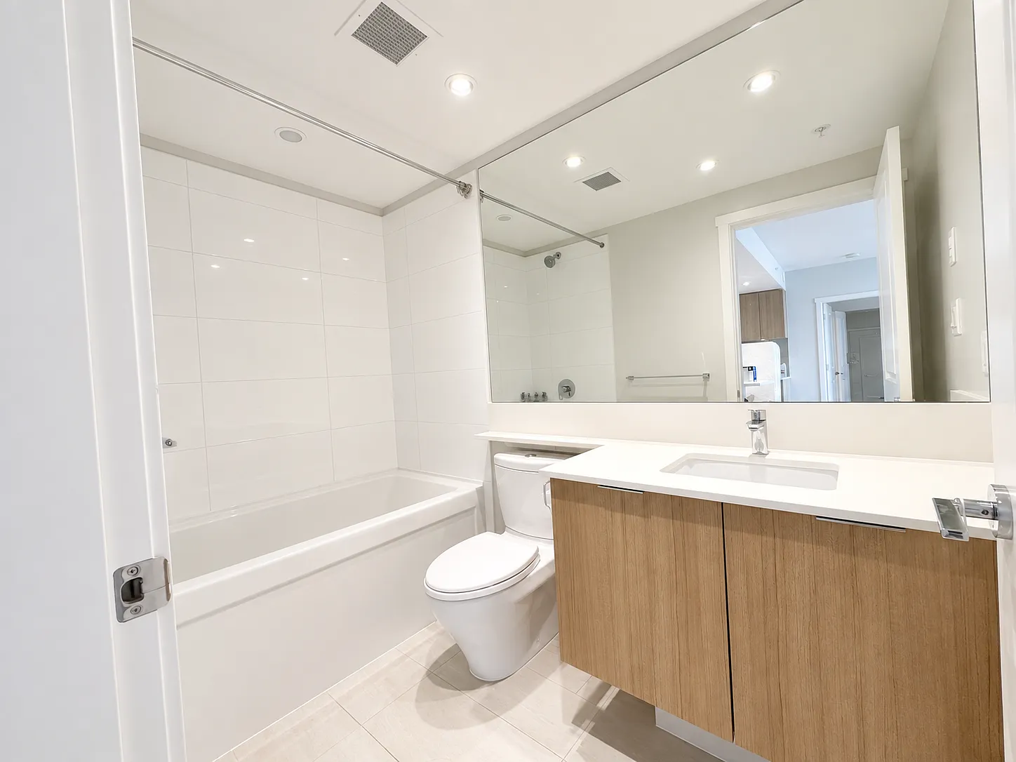2 bed, 880 sqft, $3,200 — Photo 4