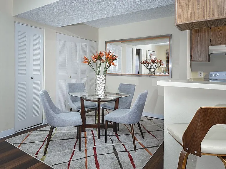 Windwood Oaks Apartments — Photo 27