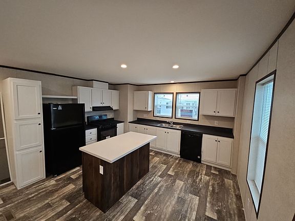2nd image of 927 Miller Street Site 6