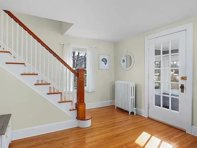82 Seymour Ave — Photo 3