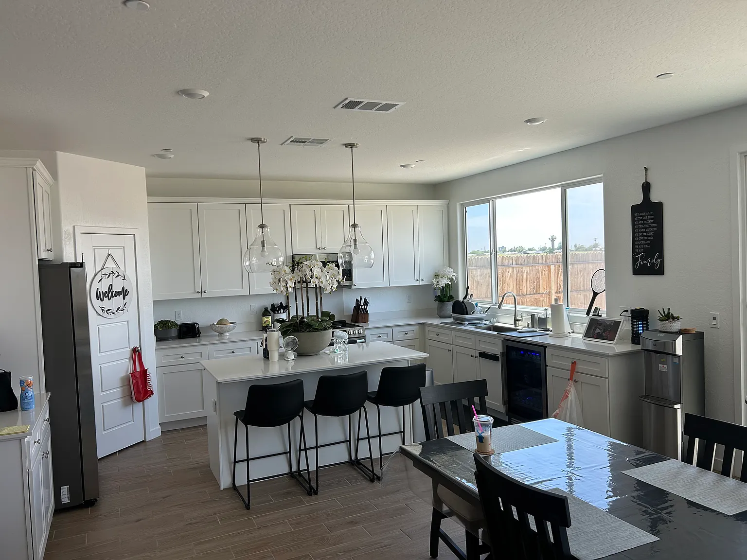 5 bed, 2578 sqft, $1,000 — Photo 2
