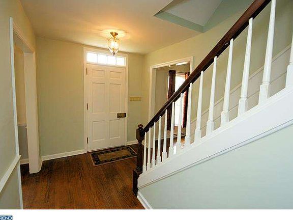3rd image of 6 Woodbury Rd