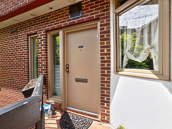 2nd image of 1625 Q St NW #205-1